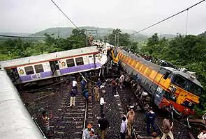 mumbai local train accident