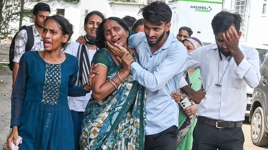 मुंबई लोकल ट्रेन हादसा